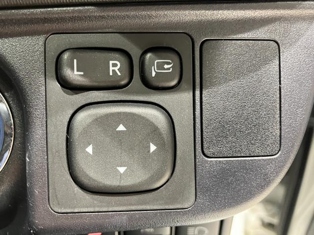 アクア クロスオーバー　純正ナビ　バックカメラ　ＥＴＣ　Ｂｌｕｅｔｏｏｔｈ接続　純正アルミホイール　ルーフレール　衝突被害軽減ブレーキ　レーンキープアシスト　オートハイビーム　シートヒーター　スマートキー　電動格納式ミラー（43枚目）