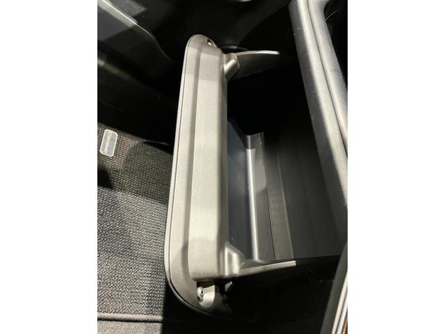 アクア クロスオーバー　純正ナビ　バックカメラ　ＥＴＣ　Ｂｌｕｅｔｏｏｔｈ接続　純正アルミホイール　ルーフレール　衝突被害軽減ブレーキ　レーンキープアシスト　オートハイビーム　シートヒーター　スマートキー　電動格納式ミラー（49枚目）