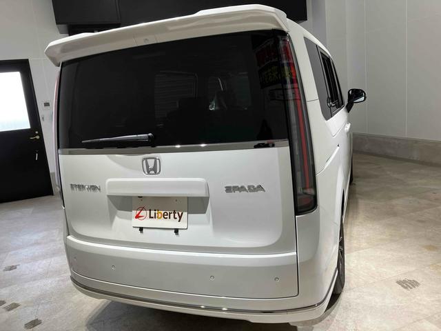 ステップワゴン スパーダ HondaSENSING 両側電動スライドドア 追従型クルーズコントロール 純正アルミホイール 電動リアゲート 電子パーキング オートブレーキホールド シートヒーター 後席エアコン 2列目オットマン(12枚目)