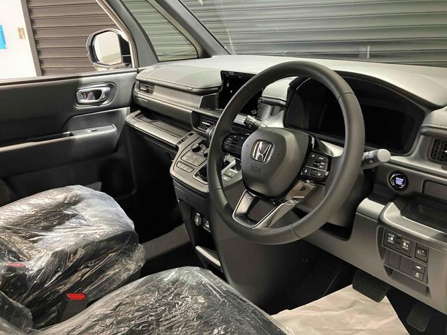 ステップワゴン スパーダ HondaSENSING 両側電動スライドドア 追従型クルーズコントロール 純正アルミホイール 電動リアゲート 電子パーキング オートブレーキホールド シートヒーター 後席エアコン 2列目オットマン(22枚目)