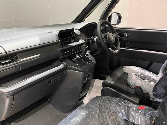 ステップワゴン スパーダ HondaSENSING 両側電動スライドドア 追従型クルーズコントロール 純正アルミホイール 電動リアゲート 電子パーキング オートブレーキホールド シートヒーター 後席エアコン 2列目オットマン(25枚目)