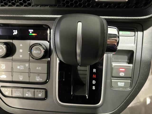 ステップワゴン スパーダ HondaSENSING 両側電動スライドドア 追従型クルーズコントロール 純正アルミホイール 電動リアゲート 電子パーキング オートブレーキホールド シートヒーター 後席エアコン 2列目オットマン(43枚目)
