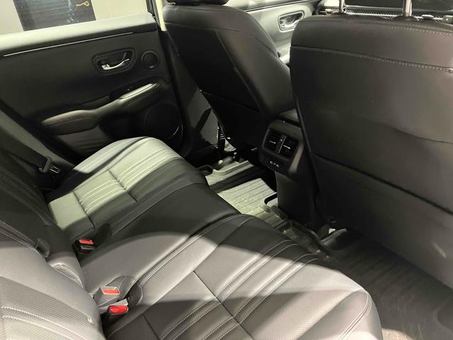 ＺＲ－Ｖ ｅ：ＨＥＶ　Ｚ　ＨｏｎｄａＣＯＮＮＥＣＴ対応ディスプレー　全方位カメラ　ＡｐｐｌｅＣａｒＰｌａｙ　ＥＴＣ　ＨｏｎｄａＳＥＮＳＩＮＧ　アダプティブクルーズコントロール　電動リアゲート　純正アルミホイール　電子パーキング（30枚目）
