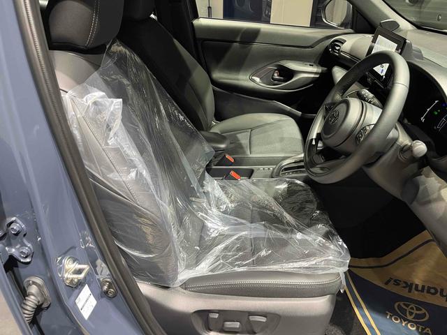 ヤリスクロス ハイブリッドZ ディスプレオーディオ 全方位カメラ Bluetooth接続 ETC 純正アルミホイール 電動シート クルーズコントロール LEDヘッドライト ハンドルヒーター 前席シートヒーター 電子パーキング(24枚目)