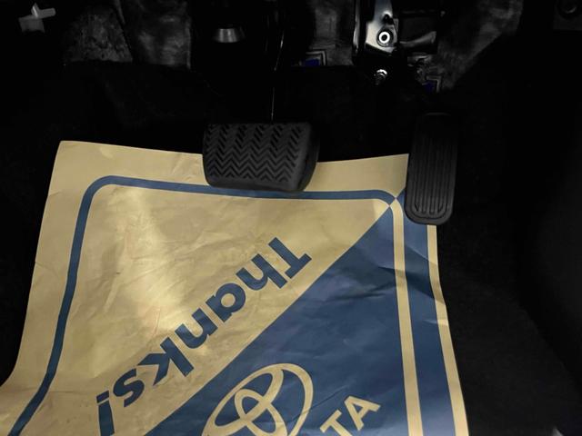 ヤリスクロス ハイブリッドZ ディスプレオーディオ 全方位カメラ Bluetooth接続 ETC 純正アルミホイール 電動シート クルーズコントロール LEDヘッドライト ハンドルヒーター 前席シートヒーター 電子パーキング(26枚目)