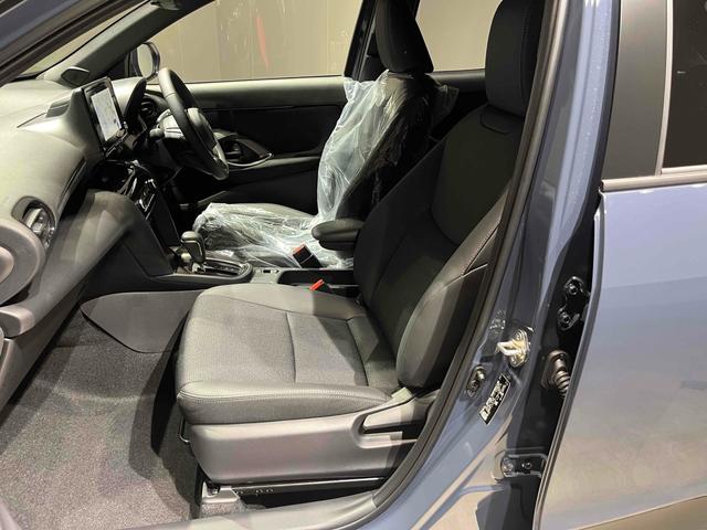 ヤリスクロス ハイブリッドZ ディスプレオーディオ 全方位カメラ Bluetooth接続 ETC 純正アルミホイール 電動シート クルーズコントロール LEDヘッドライト ハンドルヒーター 前席シートヒーター 電子パーキング(28枚目)