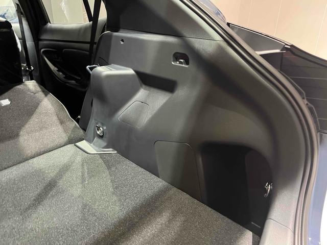 ヤリスクロス ハイブリッドZ ディスプレオーディオ 全方位カメラ Bluetooth接続 ETC 純正アルミホイール 電動シート クルーズコントロール LEDヘッドライト ハンドルヒーター 前席シートヒーター 電子パーキング(35枚目)