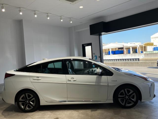 プリウス Aプレミアム ツーリングセレクション クリアランスソナー レーンアシスト オートクルーズコントロール パークアシスト 衝突被害軽減システム バックカメラ アルミホイール オートマチックハイビーム オートライト(9枚目)