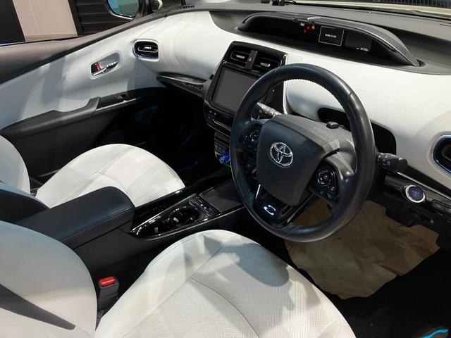 プリウス Aプレミアム ツーリングセレクション クリアランスソナー レーンアシスト オートクルーズコントロール パークアシスト 衝突被害軽減システム バックカメラ アルミホイール オートマチックハイビーム オートライト(31枚目)