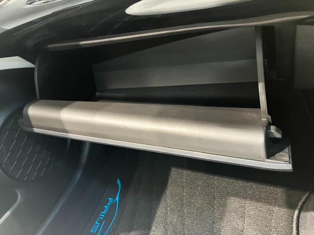 プリウス Aプレミアム ツーリングセレクション クリアランスソナー レーンアシスト オートクルーズコントロール パークアシスト 衝突被害軽減システム バックカメラ アルミホイール オートマチックハイビーム オートライト(52枚目)