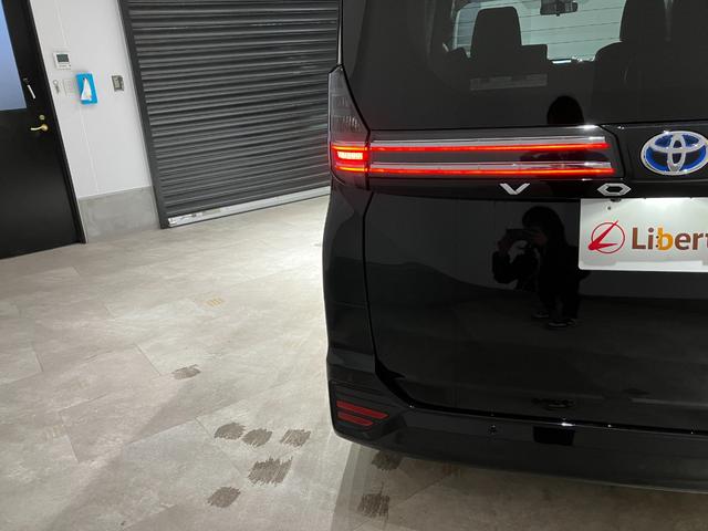 ヴォクシー ハイブリッドＳ－Ｚ　ナビ　バックカメラ　クリアランスソナー　オートクルーズコントロール　レーンアシスト　衝突被害軽減システム　両側電動スライドドア　オートマチックハイビーム　オートライト　ＬＥＤヘッドランプ　スマートキー（23枚目）