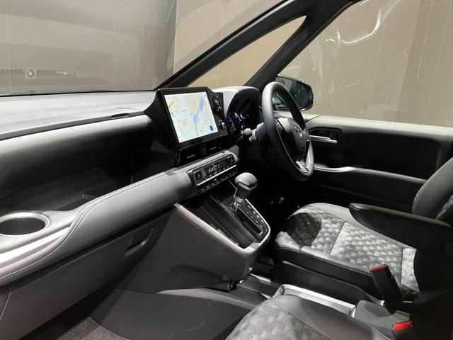 ヴォクシー ハイブリッドＳ－Ｚ　ナビ　バックカメラ　クリアランスソナー　オートクルーズコントロール　レーンアシスト　衝突被害軽減システム　両側電動スライドドア　オートマチックハイビーム　オートライト　ＬＥＤヘッドランプ　スマートキー（31枚目）