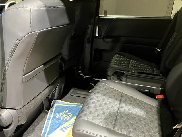 ヴォクシー ハイブリッドＳ－Ｚ　ナビ　バックカメラ　クリアランスソナー　オートクルーズコントロール　レーンアシスト　衝突被害軽減システム　両側電動スライドドア　オートマチックハイビーム　オートライト　ＬＥＤヘッドランプ　スマートキー（33枚目）