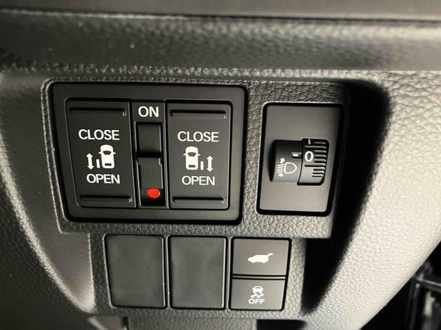 ステップワゴン スパーダ　ＨｏｎｄａＳＥＮＳＩＮＧ　両側電動スライドドア　電動リアゲート　アダプティブクルーズ　純正アルミホイール　オートライト　スマートキー　電動格納ミラー　シートヒーター　３列シート（5枚目）