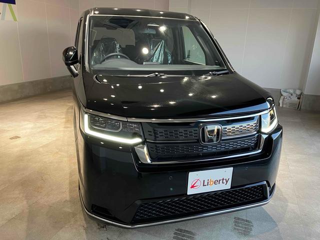 ステップワゴン スパーダ　ＨｏｎｄａＳＥＮＳＩＮＧ　両側電動スライドドア　電動リアゲート　アダプティブクルーズ　純正アルミホイール　オートライト　スマートキー　電動格納ミラー　シートヒーター　３列シート（8枚目）