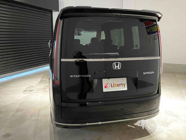 ステップワゴン スパーダ　ＨｏｎｄａＳＥＮＳＩＮＧ　両側電動スライドドア　電動リアゲート　アダプティブクルーズ　純正アルミホイール　オートライト　スマートキー　電動格納ミラー　シートヒーター　３列シート（10枚目）
