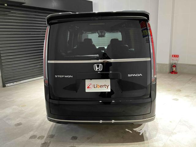 ステップワゴン スパーダ　ＨｏｎｄａＳＥＮＳＩＮＧ　両側電動スライドドア　電動リアゲート　アダプティブクルーズ　純正アルミホイール　オートライト　スマートキー　電動格納ミラー　シートヒーター　３列シート（11枚目）