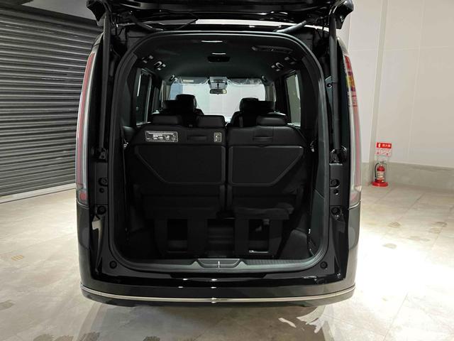 ステップワゴン スパーダ　ＨｏｎｄａＳＥＮＳＩＮＧ　両側電動スライドドア　電動リアゲート　アダプティブクルーズ　純正アルミホイール　オートライト　スマートキー　電動格納ミラー　シートヒーター　３列シート（14枚目）