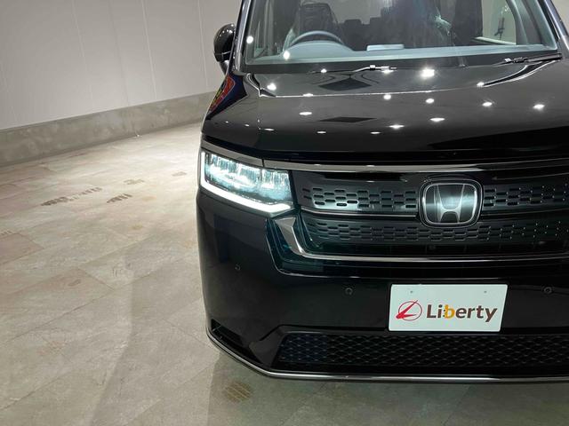 ステップワゴン スパーダ　ＨｏｎｄａＳＥＮＳＩＮＧ　両側電動スライドドア　電動リアゲート　アダプティブクルーズ　純正アルミホイール　オートライト　スマートキー　電動格納ミラー　シートヒーター　３列シート（17枚目）