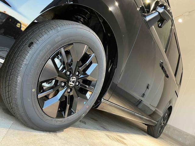 ステップワゴン スパーダ　ＨｏｎｄａＳＥＮＳＩＮＧ　両側電動スライドドア　電動リアゲート　アダプティブクルーズ　純正アルミホイール　オートライト　スマートキー　電動格納ミラー　シートヒーター　３列シート（21枚目）