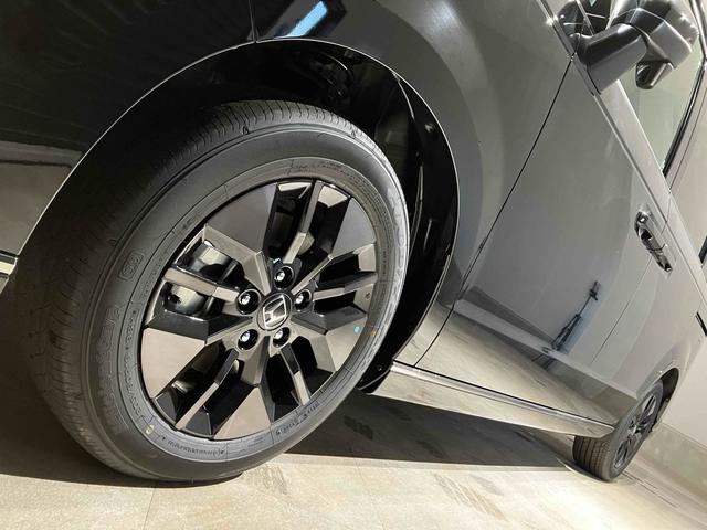 ステップワゴン スパーダ　ＨｏｎｄａＳＥＮＳＩＮＧ　両側電動スライドドア　電動リアゲート　アダプティブクルーズ　純正アルミホイール　オートライト　スマートキー　電動格納ミラー　シートヒーター　３列シート（22枚目）