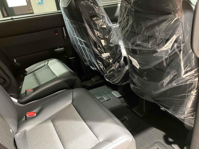 ステップワゴン スパーダ　ＨｏｎｄａＳＥＮＳＩＮＧ　両側電動スライドドア　電動リアゲート　アダプティブクルーズ　純正アルミホイール　オートライト　スマートキー　電動格納ミラー　シートヒーター　３列シート（29枚目）