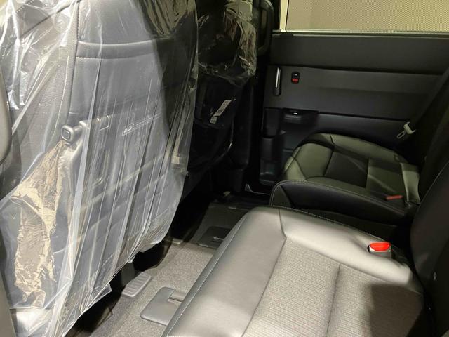 ステップワゴン スパーダ　ＨｏｎｄａＳＥＮＳＩＮＧ　両側電動スライドドア　電動リアゲート　アダプティブクルーズ　純正アルミホイール　オートライト　スマートキー　電動格納ミラー　シートヒーター　３列シート（31枚目）
