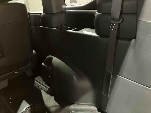 ステップワゴン スパーダ　ＨｏｎｄａＳＥＮＳＩＮＧ　両側電動スライドドア　電動リアゲート　アダプティブクルーズ　純正アルミホイール　オートライト　スマートキー　電動格納ミラー　シートヒーター　３列シート（32枚目）