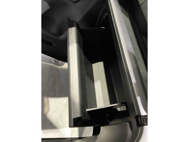 ステップワゴン スパーダ　ＨｏｎｄａＳＥＮＳＩＮＧ　両側電動スライドドア　電動リアゲート　アダプティブクルーズ　純正アルミホイール　オートライト　スマートキー　電動格納ミラー　シートヒーター　３列シート（45枚目）