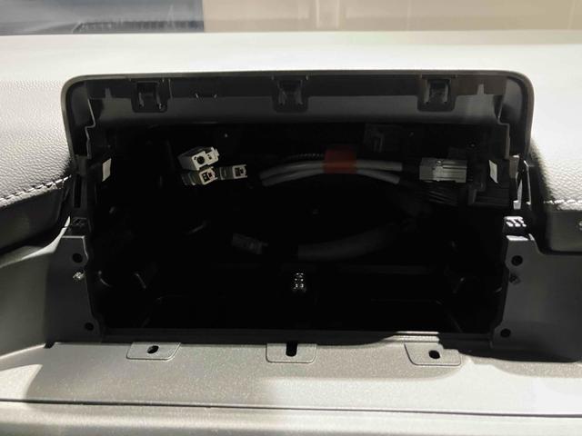 ステップワゴン スパーダ　ＨｏｎｄａＳＥＮＳＩＮＧ　両側電動スライドドア　電動リアゲート　アダプティブクルーズ　純正アルミホイール　オートライト　スマートキー　電動格納ミラー　シートヒーター　３列シート（48枚目）