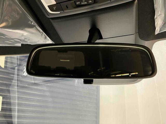 ステップワゴン スパーダ　ＨｏｎｄａＳＥＮＳＩＮＧ　両側電動スライドドア　電動リアゲート　アダプティブクルーズ　純正アルミホイール　オートライト　スマートキー　電動格納ミラー　シートヒーター　３列シート（50枚目）