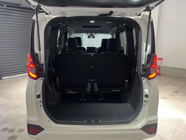 ノア ハイブリッドS-Z バックカメラ ナビ オートクルーズコントロール 衝突被害軽減システム 両側電動スライドドア オートマチックハイビーム オートライト LEDヘッドランプ スマートキー 電動格納ミラー 3列シート CVT(17枚目)