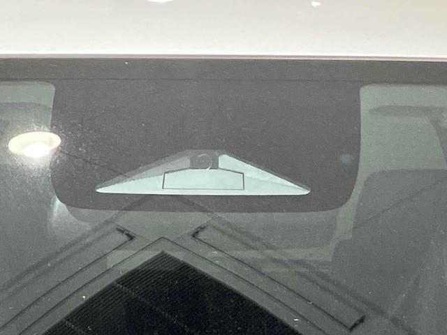 フリード ｅ：ＨＥＶエアー　クリアランスソナー　オートクルーズコントロール　衝突被害軽減システム　両側電動スライドドア　オートライト　ＬＥＤヘッドランプ　スマートキー　電動格納ミラー　３列シート　ウォークスルー（20枚目）