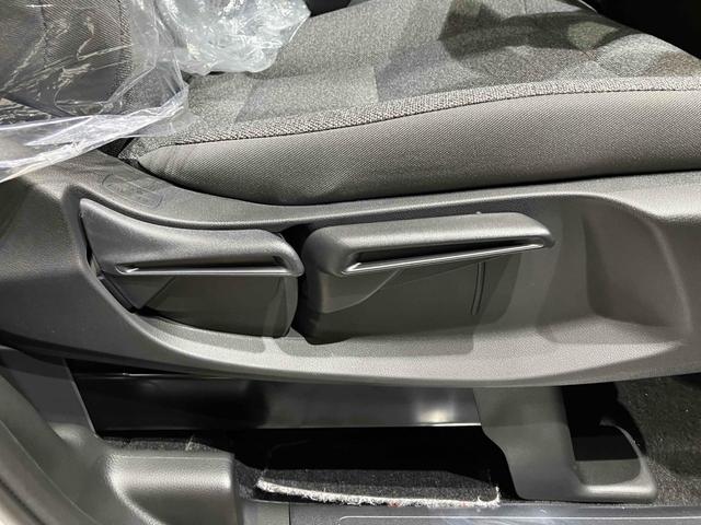 フリード ｅ：ＨＥＶエアー　クリアランスソナー　オートクルーズコントロール　衝突被害軽減システム　両側電動スライドドア　オートライト　ＬＥＤヘッドランプ　スマートキー　電動格納ミラー　３列シート　ウォークスルー（25枚目）