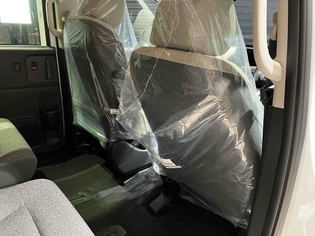 フリード ｅ：ＨＥＶエアー　クリアランスソナー　オートクルーズコントロール　衝突被害軽減システム　両側電動スライドドア　オートライト　ＬＥＤヘッドランプ　スマートキー　電動格納ミラー　３列シート　ウォークスルー（29枚目）