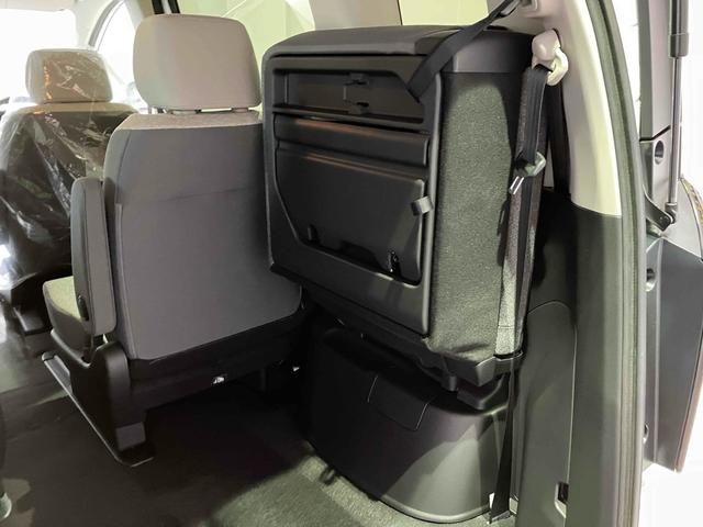 フリード ｅ：ＨＥＶエアー　クリアランスソナー　オートクルーズコントロール　衝突被害軽減システム　両側電動スライドドア　オートライト　ＬＥＤヘッドランプ　スマートキー　電動格納ミラー　３列シート　ウォークスルー（33枚目）