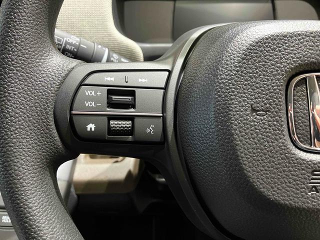 フリード ｅ：ＨＥＶエアー　クリアランスソナー　オートクルーズコントロール　衝突被害軽減システム　両側電動スライドドア　オートライト　ＬＥＤヘッドランプ　スマートキー　電動格納ミラー　３列シート　ウォークスルー（36枚目）