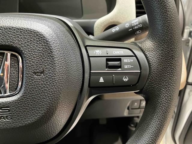 フリード ｅ：ＨＥＶエアー　クリアランスソナー　オートクルーズコントロール　衝突被害軽減システム　両側電動スライドドア　オートライト　ＬＥＤヘッドランプ　スマートキー　電動格納ミラー　３列シート　ウォークスルー（37枚目）