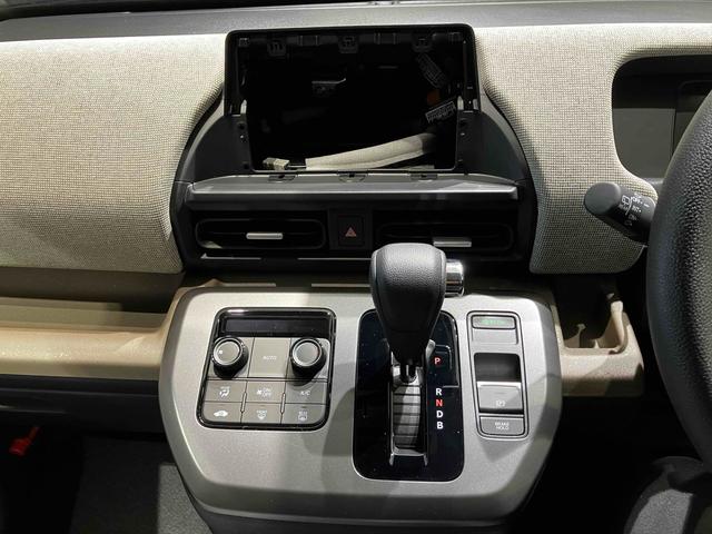 フリード ｅ：ＨＥＶエアー　クリアランスソナー　オートクルーズコントロール　衝突被害軽減システム　両側電動スライドドア　オートライト　ＬＥＤヘッドランプ　スマートキー　電動格納ミラー　３列シート　ウォークスルー（41枚目）