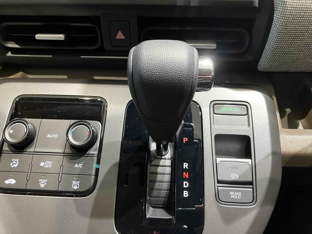 フリード ｅ：ＨＥＶエアー　クリアランスソナー　オートクルーズコントロール　衝突被害軽減システム　両側電動スライドドア　オートライト　ＬＥＤヘッドランプ　スマートキー　電動格納ミラー　３列シート　ウォークスルー（44枚目）