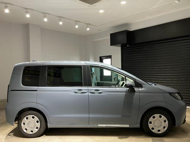 フリード ｅ：ＨＥＶエアー　届出済未使用車　クリアランスソナー　オートクルーズコントロール　レーンアシスト　衝突被害軽減システム　両側電動スライドドア　オートライト　ＬＥＤヘッドランプ　スマートキー　アイドリングストップ（9枚目）