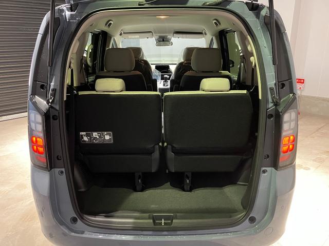 フリード ｅ：ＨＥＶエアー　届出済未使用車　クリアランスソナー　オートクルーズコントロール　レーンアシスト　衝突被害軽減システム　両側電動スライドドア　オートライト　ＬＥＤヘッドランプ　スマートキー　アイドリングストップ（14枚目）