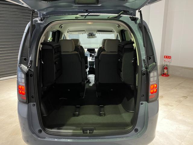 フリード ｅ：ＨＥＶエアー　届出済未使用車　クリアランスソナー　オートクルーズコントロール　レーンアシスト　衝突被害軽減システム　両側電動スライドドア　オートライト　ＬＥＤヘッドランプ　スマートキー　アイドリングストップ（15枚目）