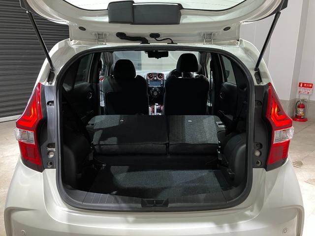 ノート ｅ－パワーニスモ　全周囲カメラ　ナビ　クリアランスソナー　レーンアシスト　衝突被害軽減システム　アルミホイール　オートライト　スマートキー　電動格納ミラー　ＣＶＴ　盗難防止システム　衝突安全ボディ　ＡＢＳ　ＥＳＣ（16枚目）