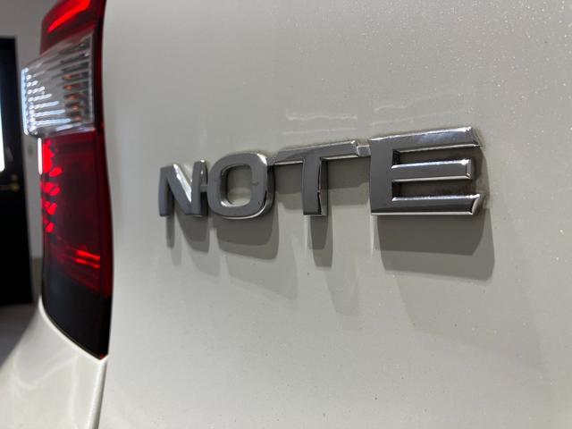 ノート ｅ－パワーニスモ　全周囲カメラ　ナビ　クリアランスソナー　レーンアシスト　衝突被害軽減システム　アルミホイール　オートライト　スマートキー　電動格納ミラー　ＣＶＴ　盗難防止システム　衝突安全ボディ　ＡＢＳ　ＥＳＣ（24枚目）