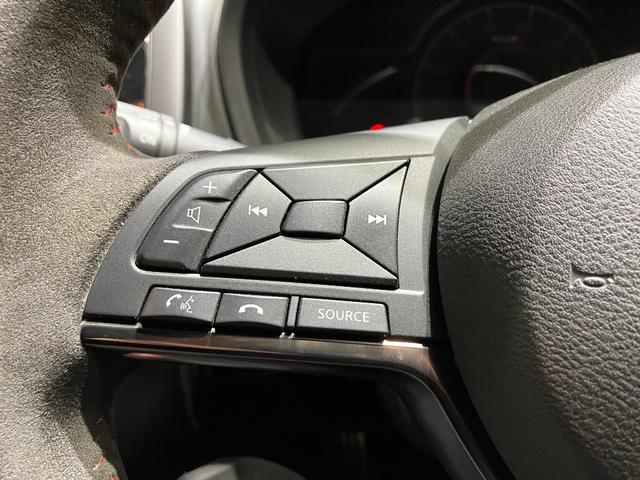 ノート ｅ－パワーニスモ　全周囲カメラ　ナビ　クリアランスソナー　レーンアシスト　衝突被害軽減システム　アルミホイール　オートライト　スマートキー　電動格納ミラー　ＣＶＴ　盗難防止システム　衝突安全ボディ　ＡＢＳ　ＥＳＣ（37枚目）