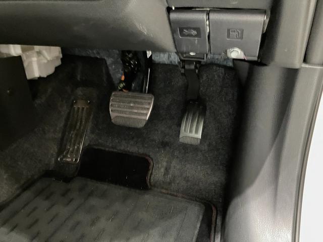 ノート ｅ－パワーニスモ　全周囲カメラ　ナビ　クリアランスソナー　レーンアシスト　衝突被害軽減システム　アルミホイール　オートライト　スマートキー　電動格納ミラー　ＣＶＴ　盗難防止システム　衝突安全ボディ　ＡＢＳ　ＥＳＣ（41枚目）