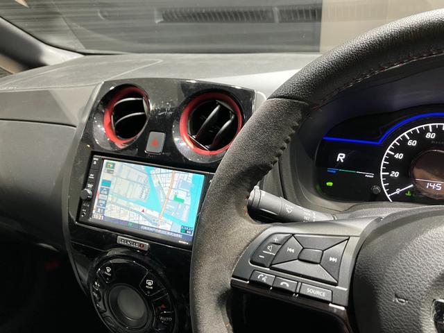 ノート ｅ－パワーニスモ　全周囲カメラ　ナビ　クリアランスソナー　レーンアシスト　衝突被害軽減システム　アルミホイール　オートライト　スマートキー　電動格納ミラー　ＣＶＴ　盗難防止システム　衝突安全ボディ　ＡＢＳ　ＥＳＣ（47枚目）