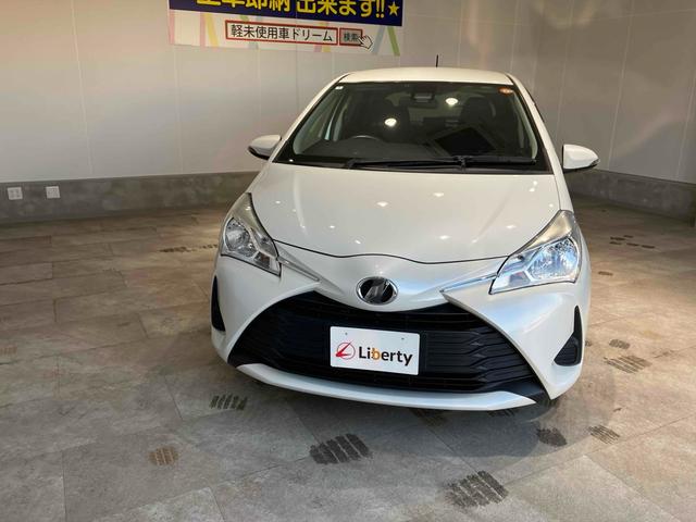 ヴィッツ Ｆ　セーフティーエディション　ナビ　ＥＴＣ　バックカメラ　衝突被害軽減システム　スマートキー　アイドリングストップ　電動格納ミラー　ＣＶＴ　盗難防止システム　衝突安全ボディ　ＡＢＳ　ＥＳＣ　エアコン（9枚目）