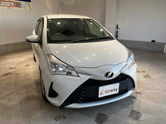 ヴィッツ Ｆ　セーフティーエディション　ナビ　ＥＴＣ　バックカメラ　衝突被害軽減システム　スマートキー　アイドリングストップ　電動格納ミラー　ＣＶＴ　盗難防止システム　衝突安全ボディ　ＡＢＳ　ＥＳＣ　エアコン（10枚目）